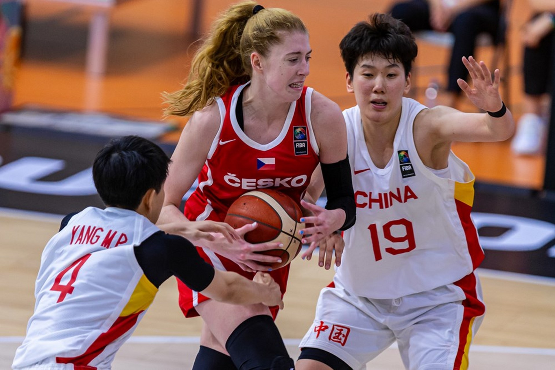 U19女篮世界杯-中国65分惨败美国无缘8强(u19女篮世界杯美国队)