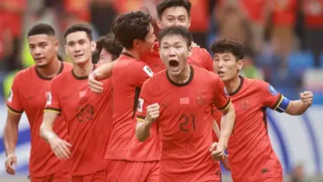 包含一场2-1绝杀，让中国队争冠起死回生，还送亚洲冠军2连败的词条