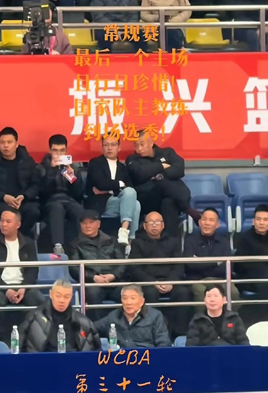 宫鲁鸣谈双塔组合：进攻端效果很好防守漏洞尽快弥补(康定斯基的几个圆)