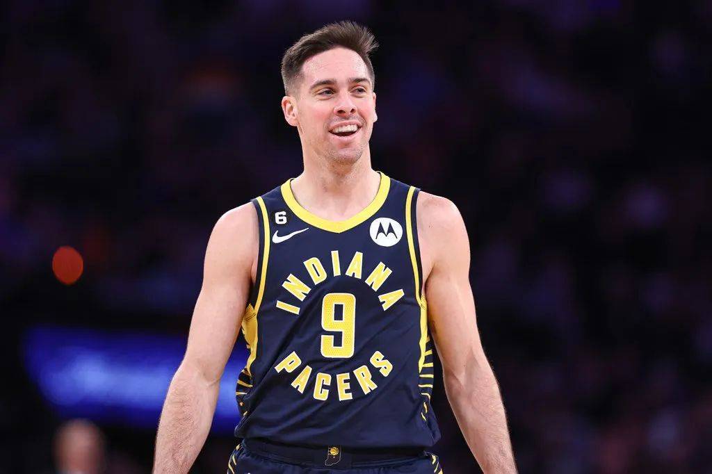 年薪5413万+5683万，将争冠球队慢慢拖垮！NBA被高估的超巨诞生(nba年薪排名球员)