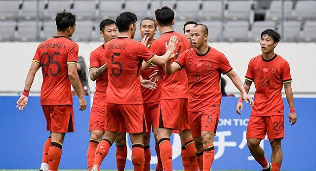 15:00播东亚杯国足VS中国香港底线不能输球(东亚杯国足vs日本全场回放)