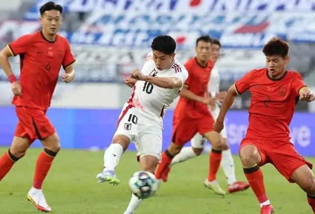 15:00播东亚杯国足VS中国香港底线不能输球(东亚杯国足vs日本全场回放)