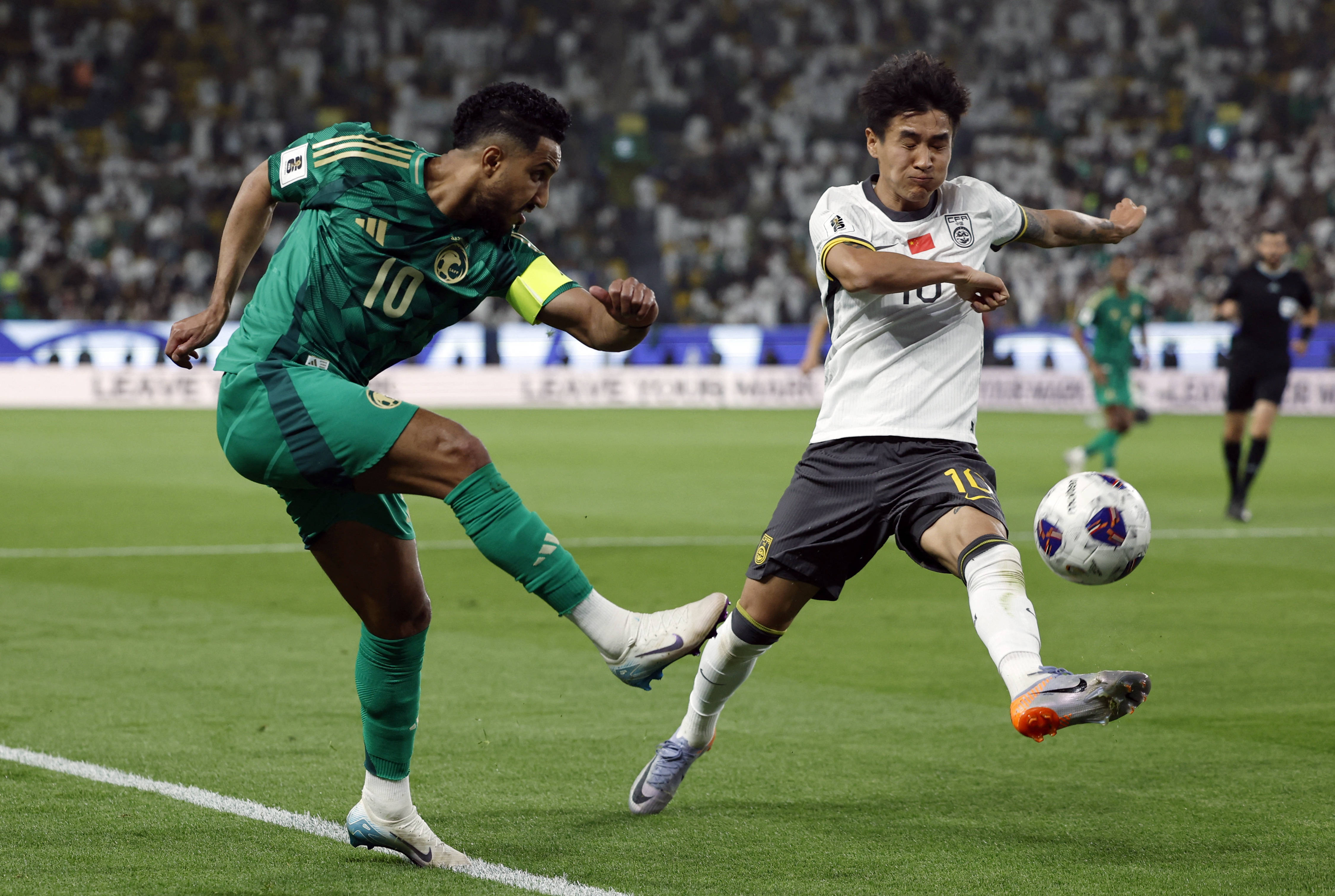 热议国足1-0中国香港：大部分时间索然无味加快选帅效率(国足70香港)